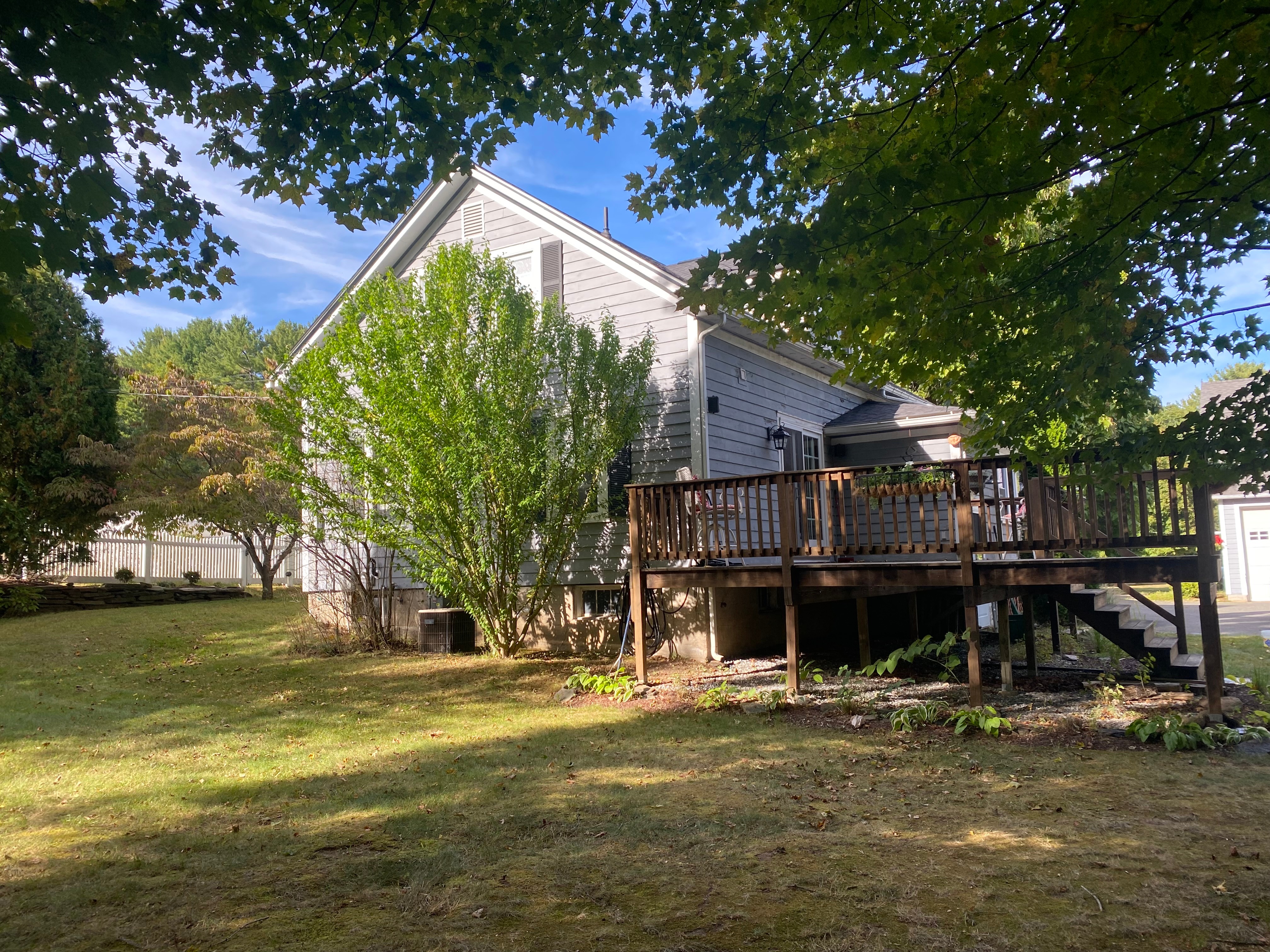 Bright and well maintained 3 bedroom Cape in Southampton Ma