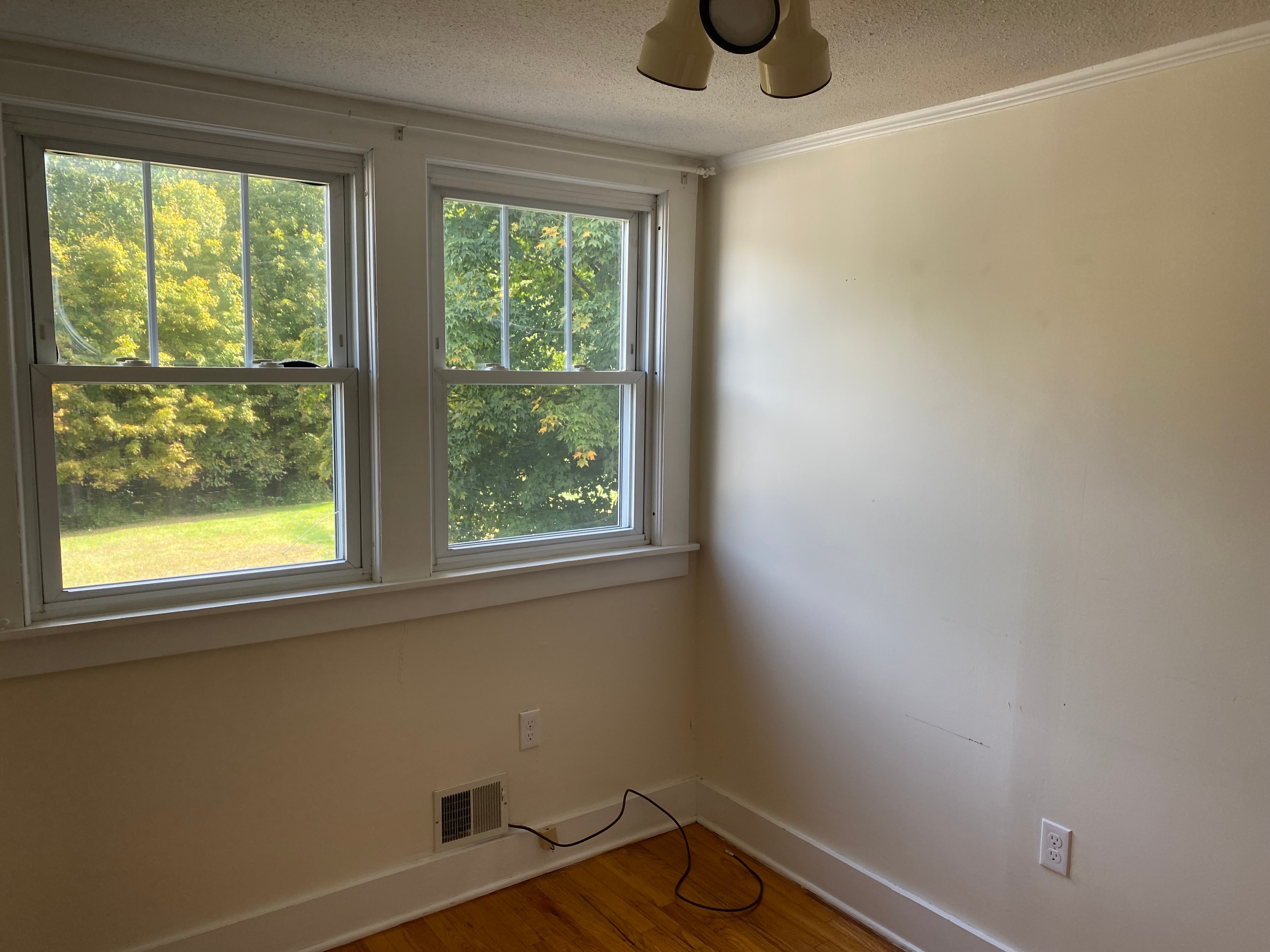 Bright and well maintained 3 bedroom Cape in Southampton Ma