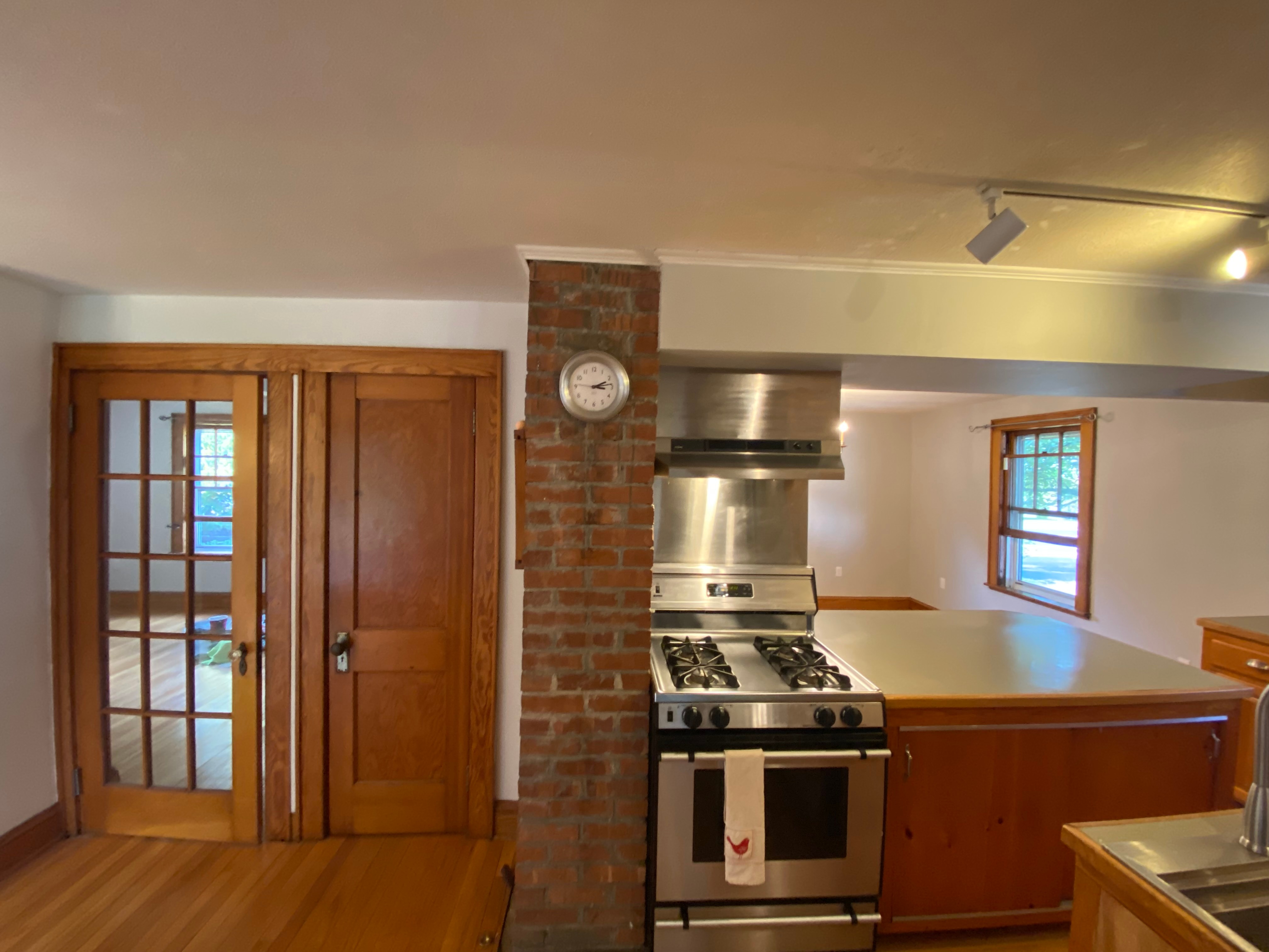Bright and well maintained 3 bedroom Cape in Southampton Ma