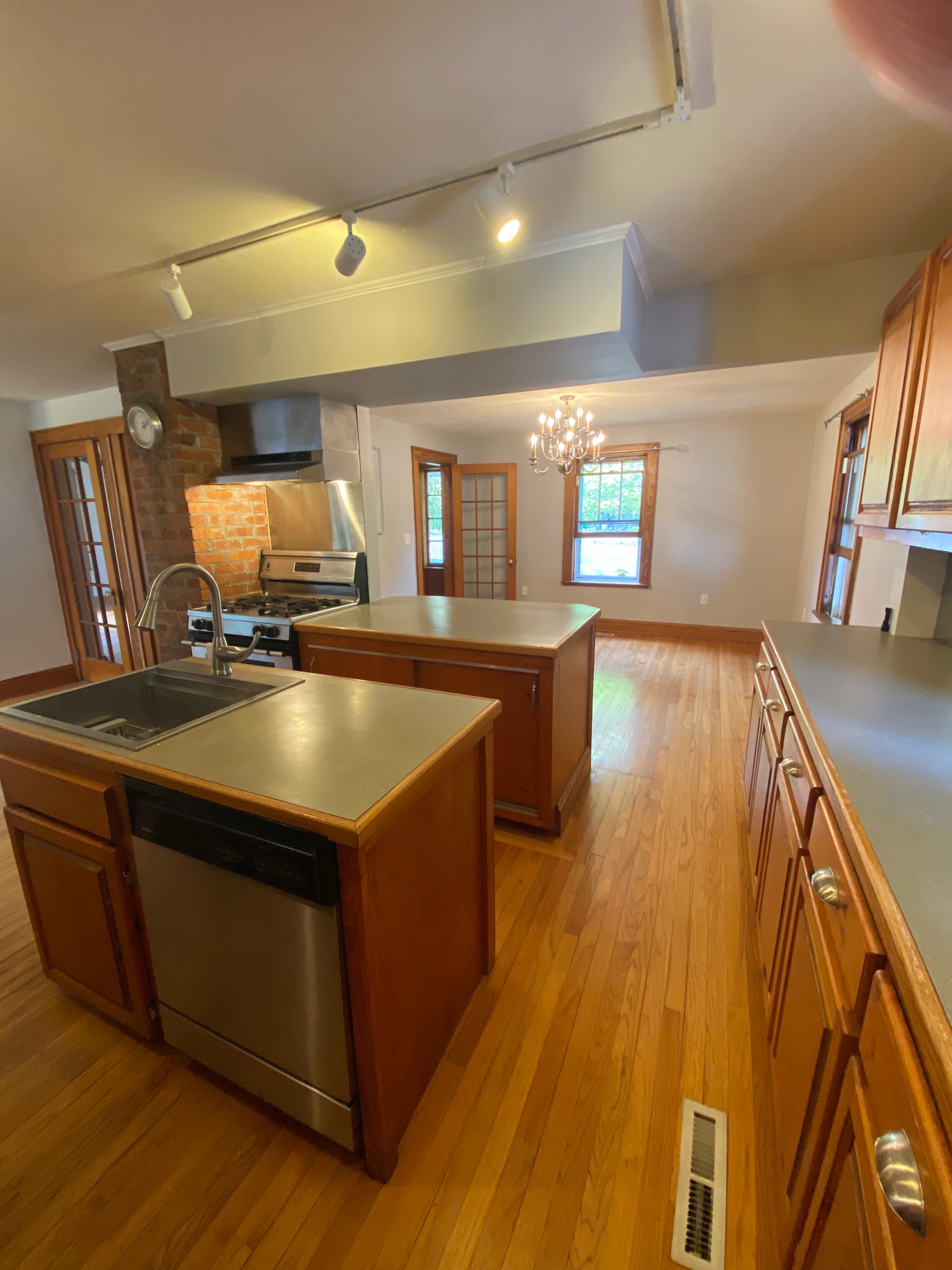 Bright and well maintained 3 bedroom Cape in Southampton Ma