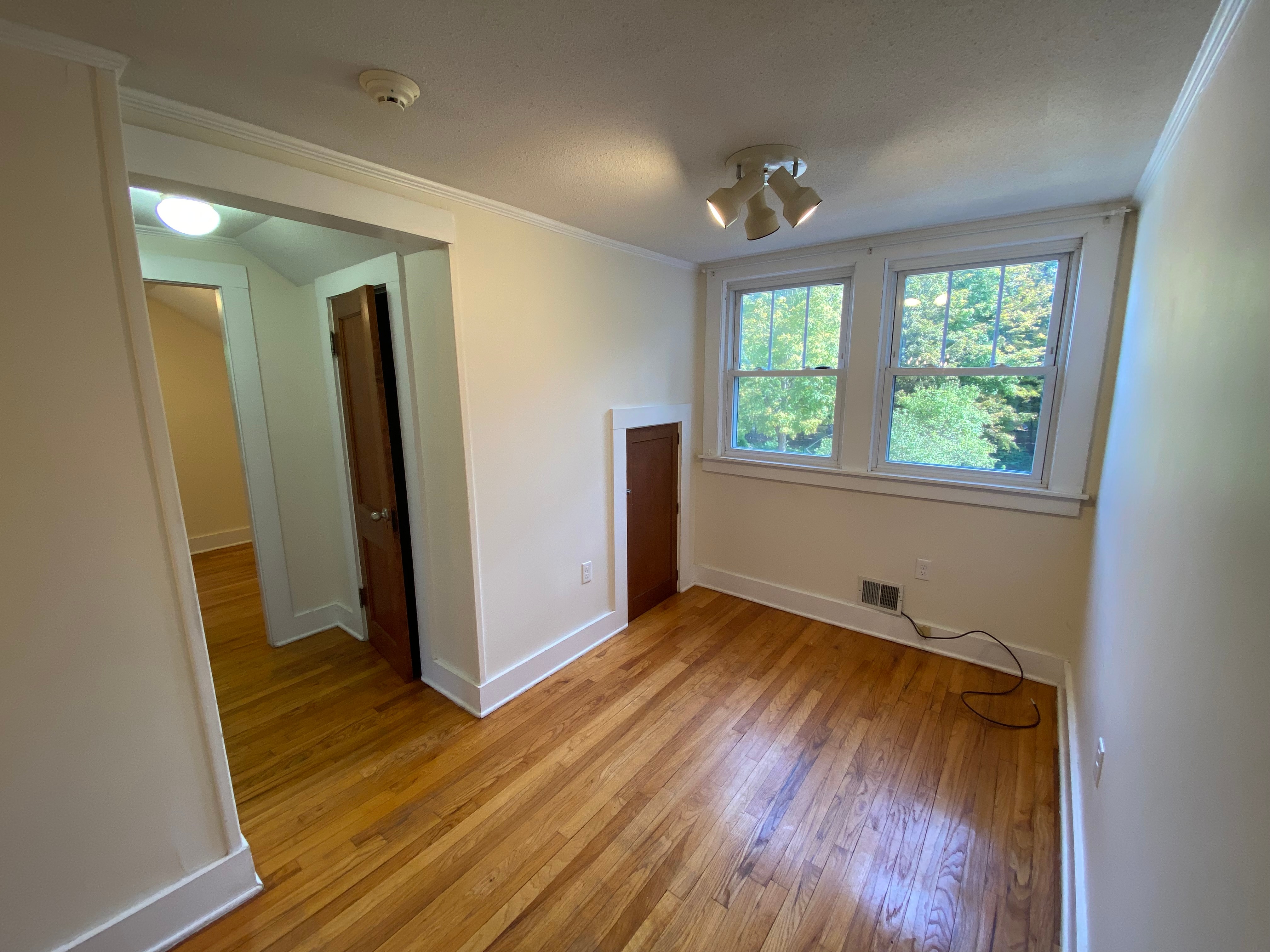 Bright and well maintained 3 bedroom Cape in Southampton Ma