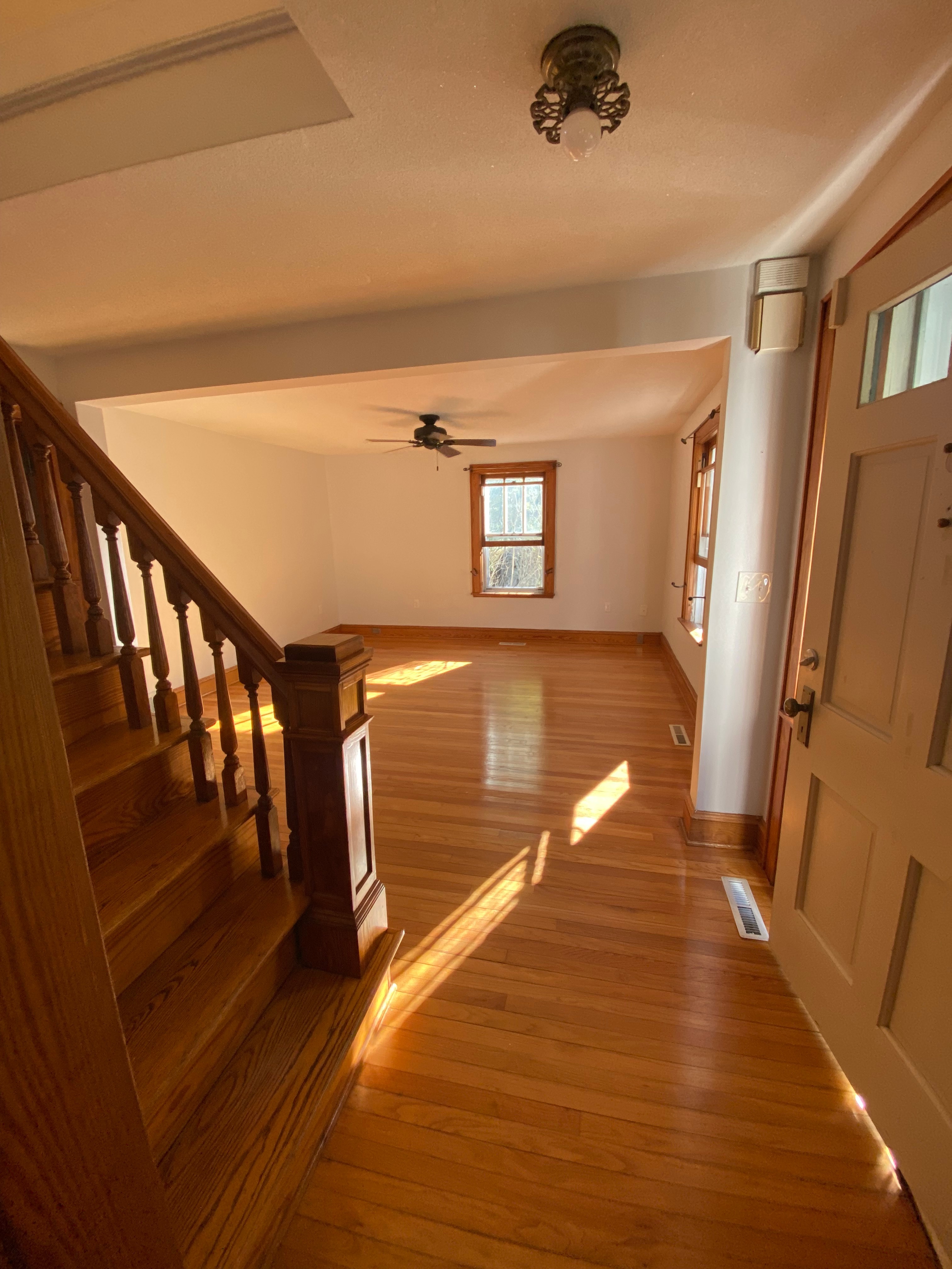 Bright and well maintained 3 bedroom Cape in Southampton Ma