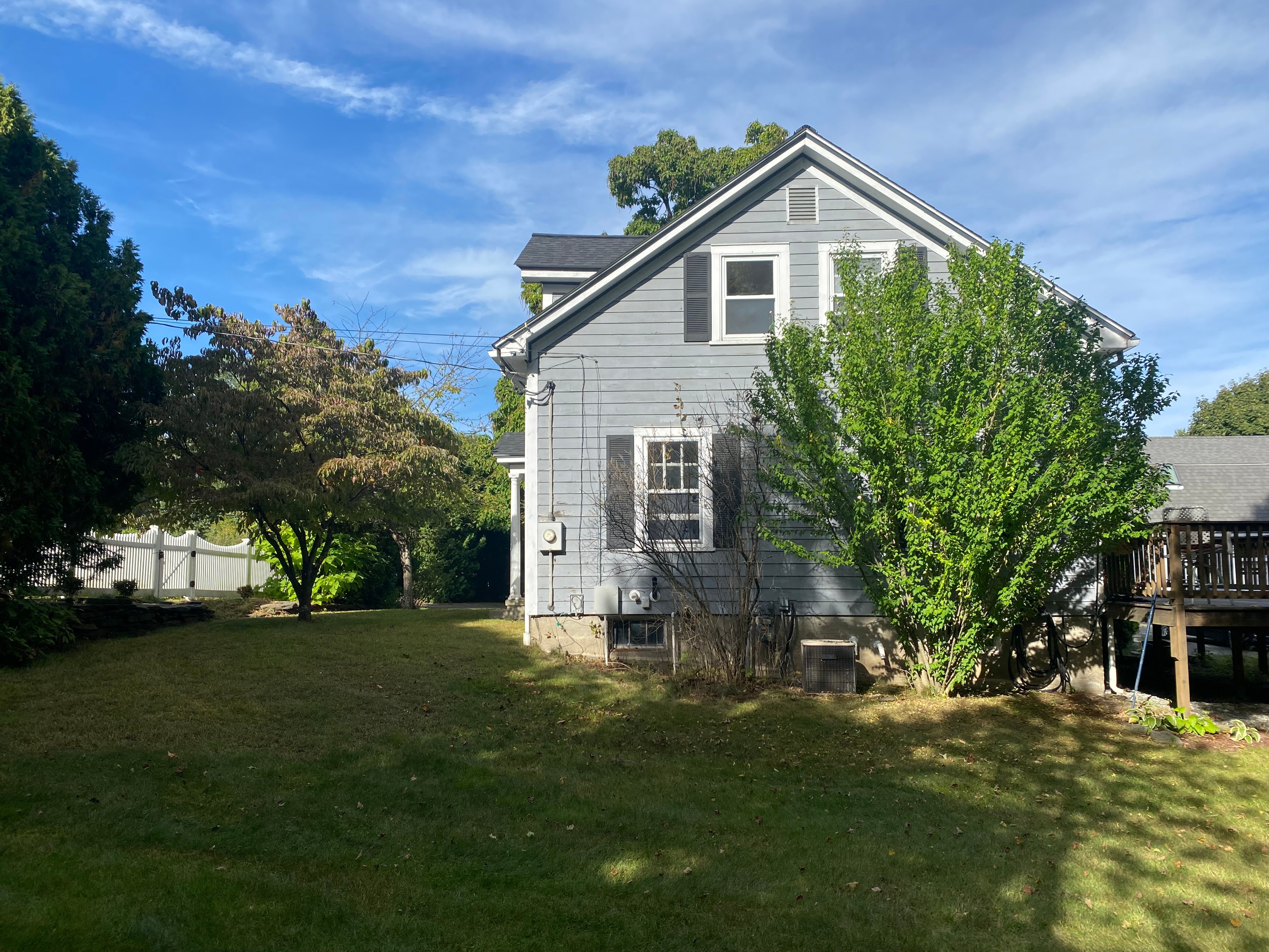 Bright and well maintained 3 bedroom Cape in Southampton Ma