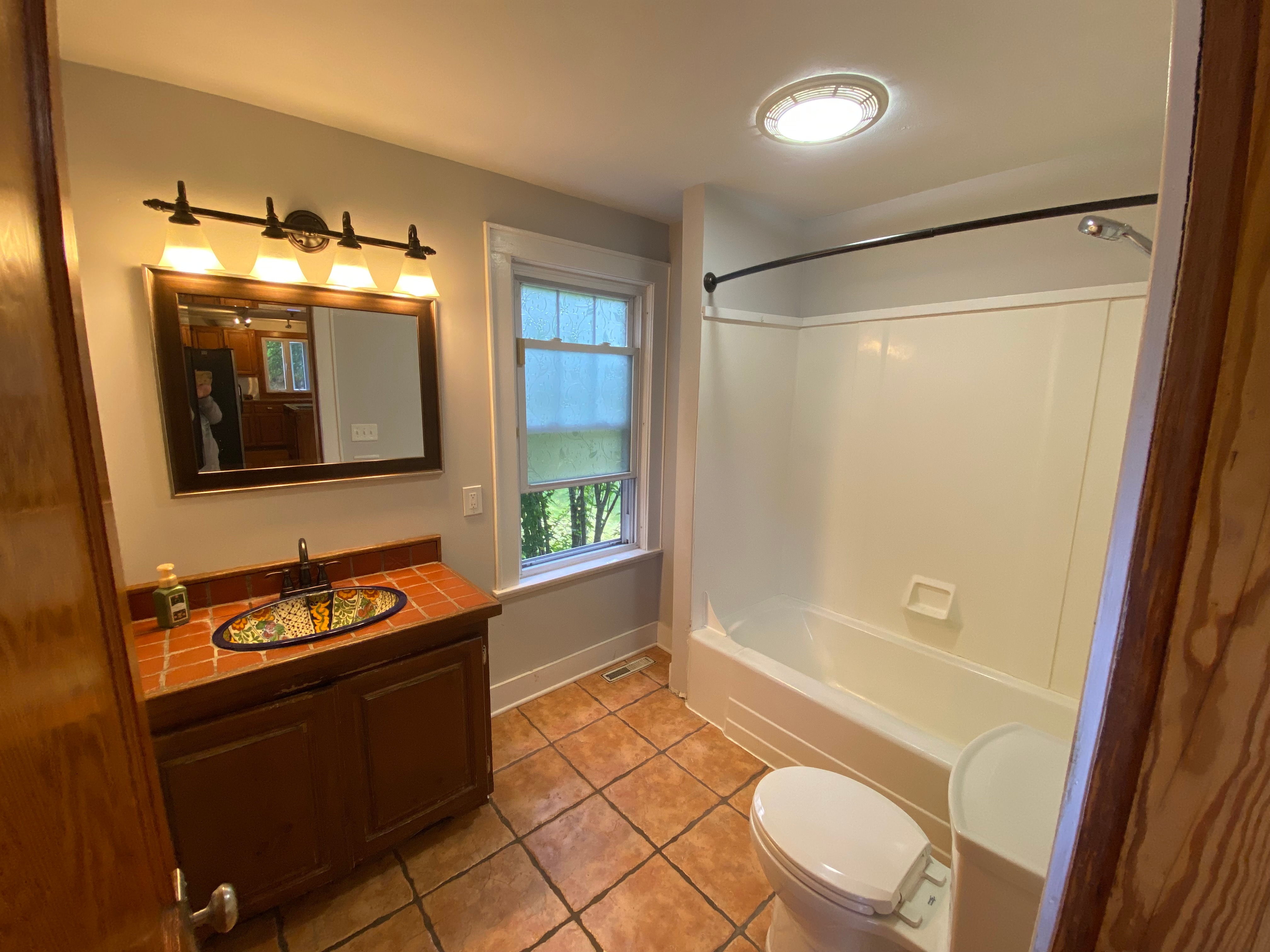 Bright and well maintained 3 bedroom Cape in Southampton Ma