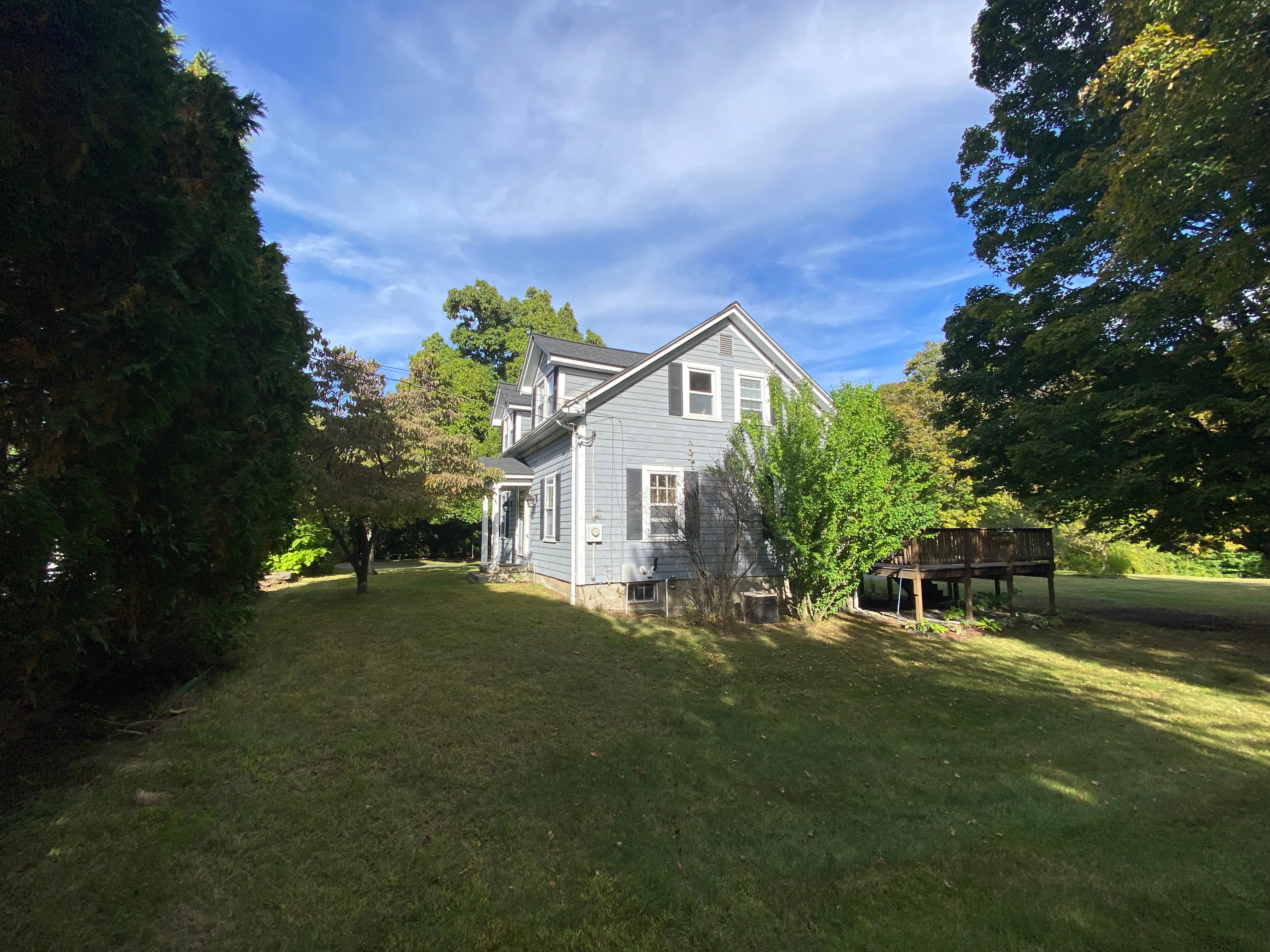 Bright and well maintained 3 bedroom Cape in Southampton Ma