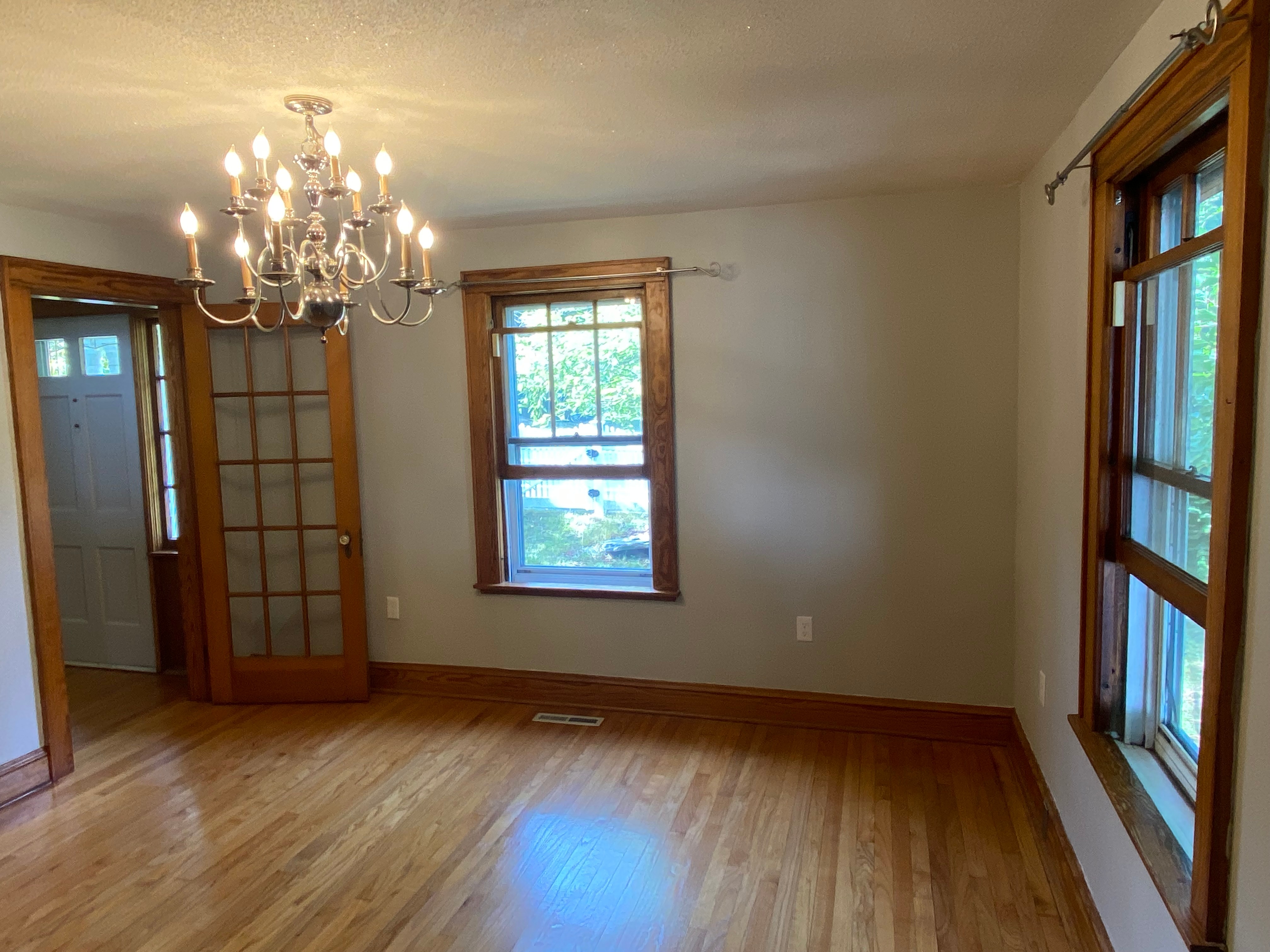 Bright and well maintained 3 bedroom Cape in Southampton Ma