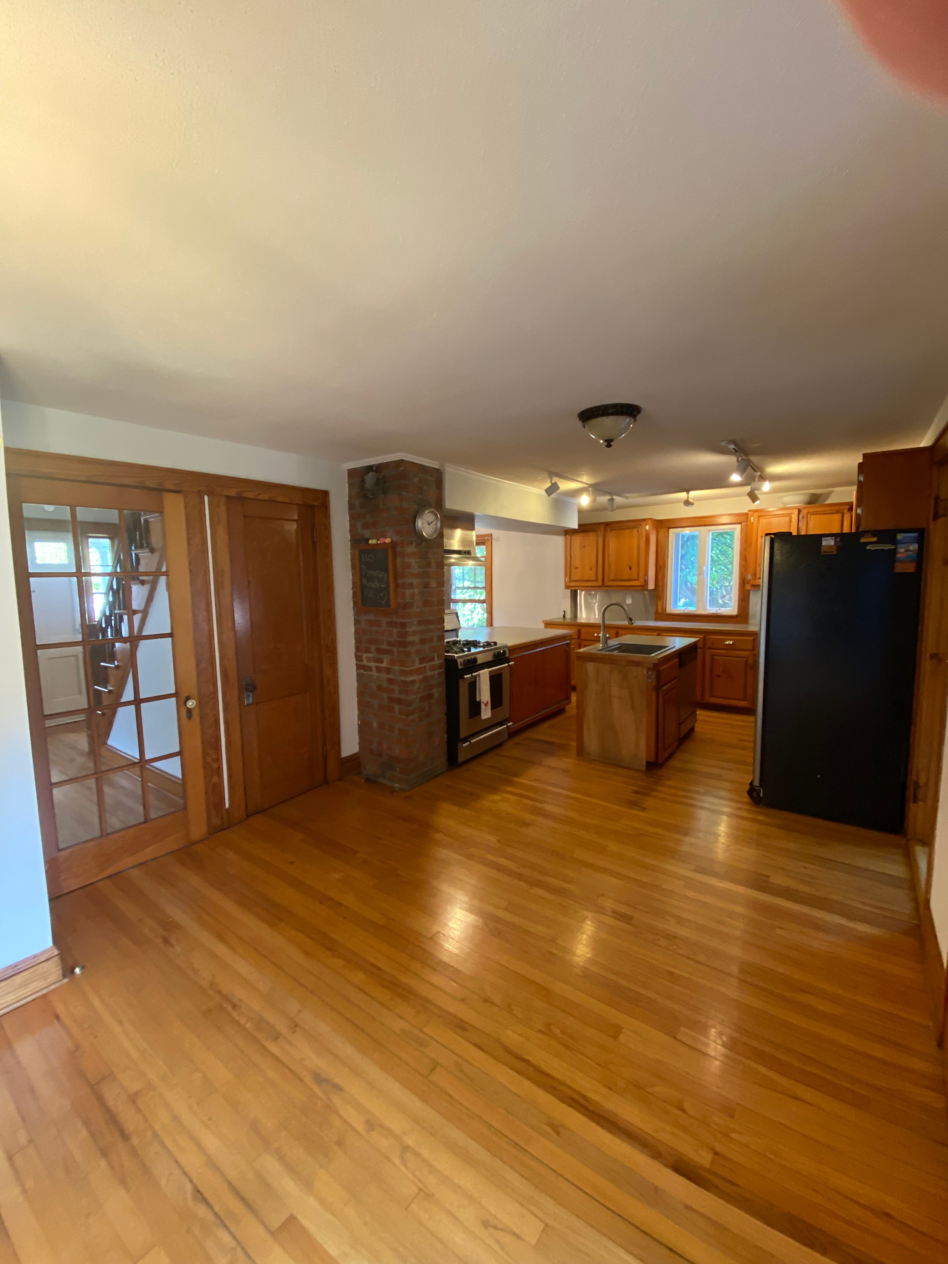 Bright and well maintained 3 bedroom Cape in Southampton Ma