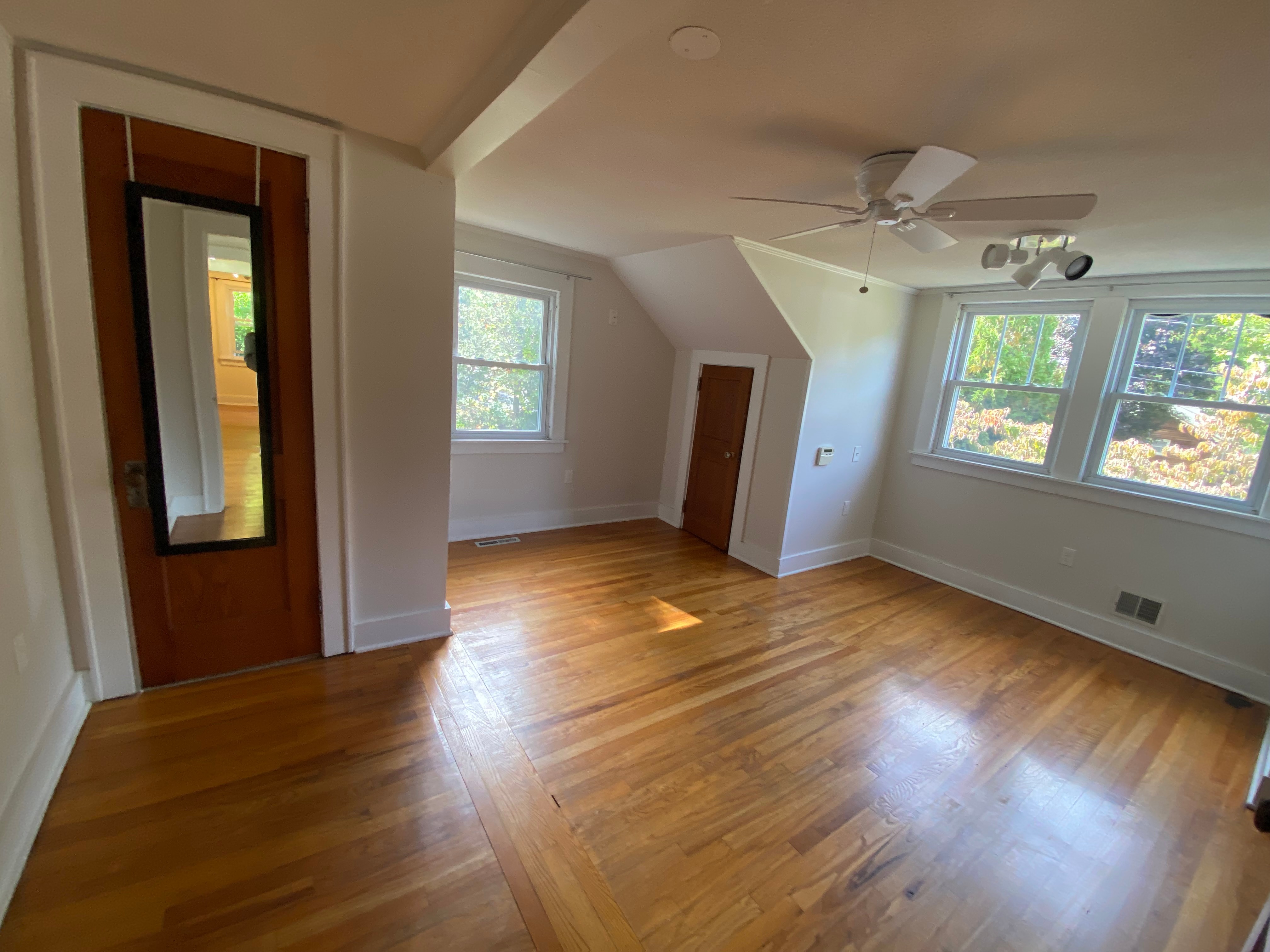 Bright and well maintained 3 bedroom Cape in Southampton Ma